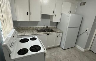 2 beds, 1 bath, 700 sqft, $900, Unit Unit 2