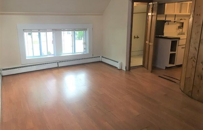 1 bed, 1 bath, $850, Unit C