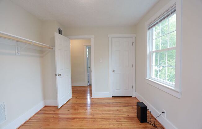 3 beds, 1 bath, $1,600