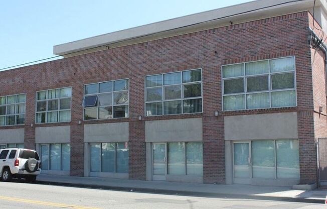 922 W 23 ST