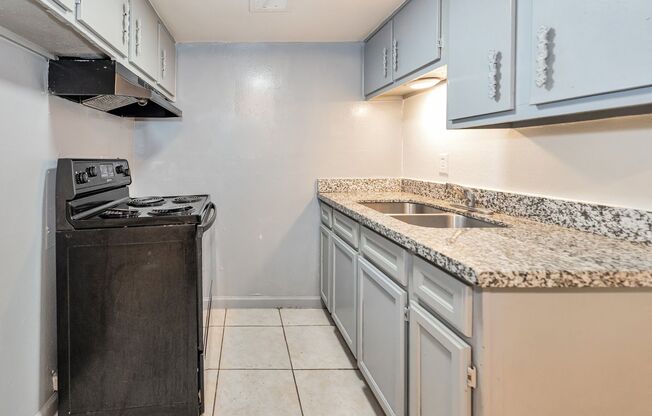 2 beds, 1 bath, $1,025, Unit 20