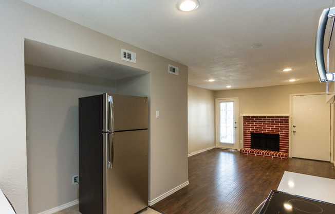 2 beds, 2 baths, 732 sqft, $1,210, Unit 304 B1 Poolside Patio