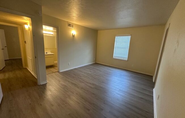 2 beds, 2 baths, 923 sqft, $1,099, Unit 205