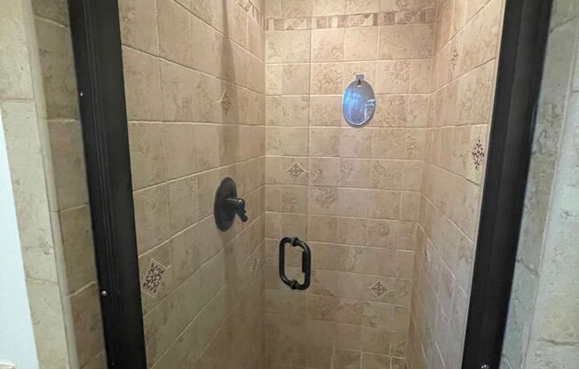 4 beds, 2.5 baths, $5,750