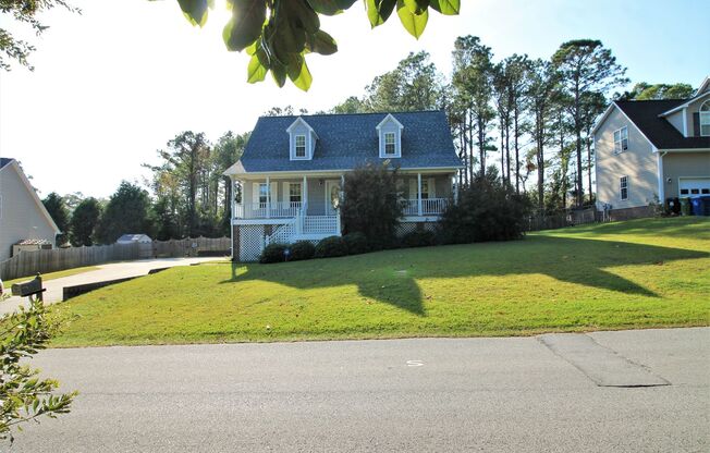 Beautiful 4 Bedroom Home in Sneads Ferry with Gorgeous Backyard!
