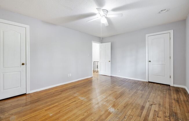 2 beds, 1 bath, 1,050 sqft, $850, Unit 2442 Bragg Blvd