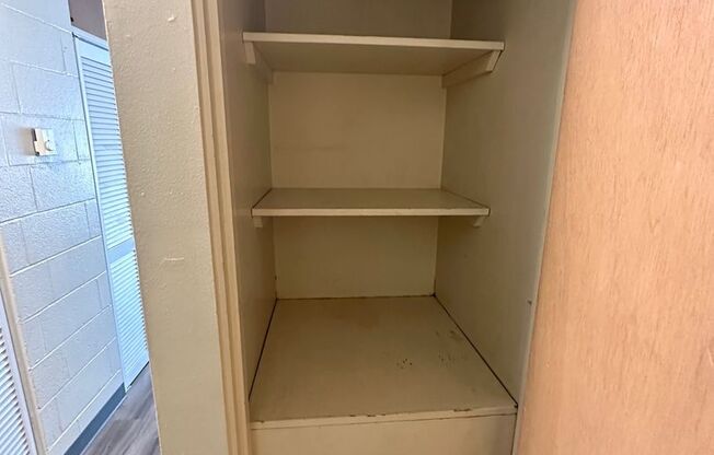 Studio, 1 bath, 302 sqft, $1,100, Unit 403