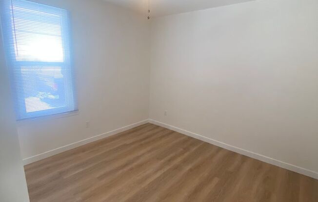 2 beds, 1 bath, $1,150, Unit 248 Broad St - #1