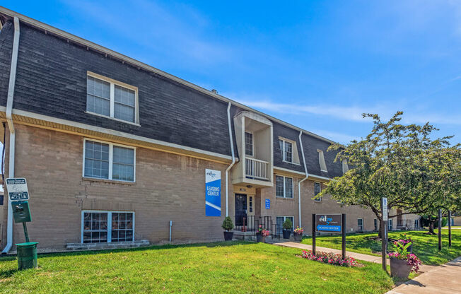 apartment building in northwest Columbus
