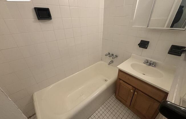 Studio, $2,750, Unit 9E