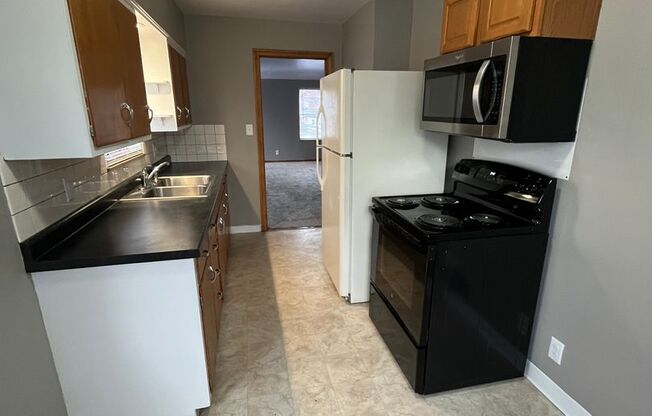 2 beds, 1 bath, 864 sqft, $750, Unit 3615 Hoagland