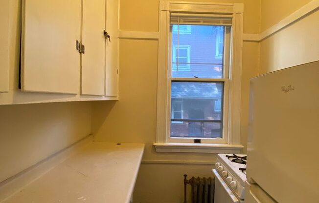 1 bed, 1 bath, $995, Unit 18