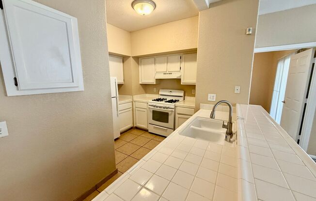 2 beds, 2 baths, $1,525, Unit # 515