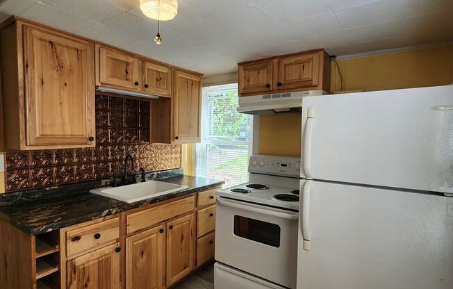 2 beds, 1 bath, $1,500, Unit Unit A