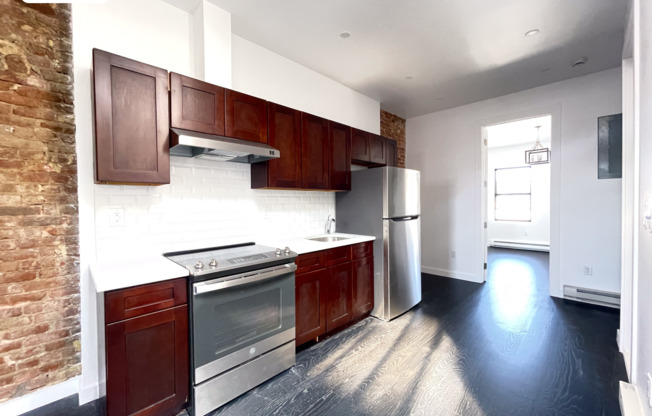 3 beds, 1 bath, $3,700, Unit 2