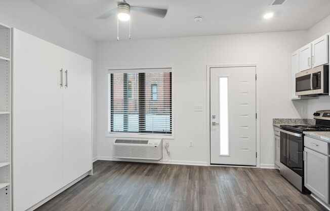 Studio, 1 bath, 301 sqft, $1,095, Unit 102