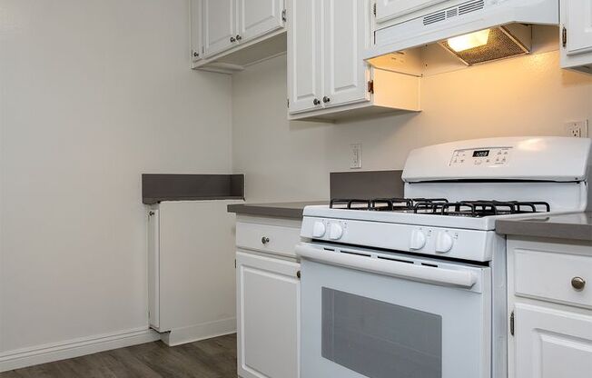 1 bed, 1 bath, 644 sqft, $1,850, Unit 12