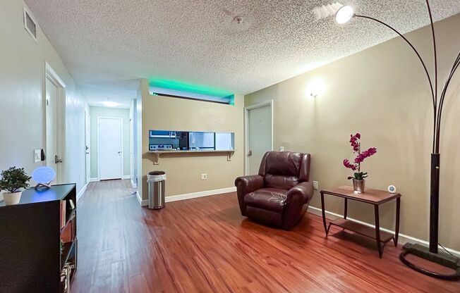 1 bed, 1 bath, 306 sqft, $895, Unit Unit 105B