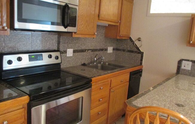 3 beds, 2 baths, $2,325, Unit 640-307