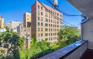 169 W 76 ST