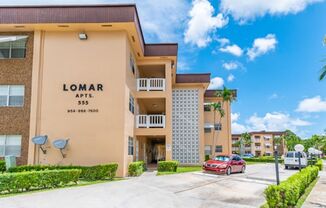 555 S Luna Ct Hollywood, FL 33021