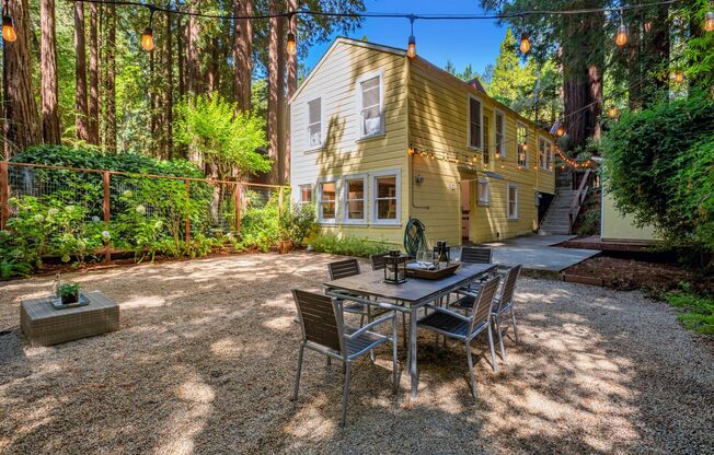 CHARMING 2-BEDROOM COTTAGE IN THE HEART OF MADRONE CANYON