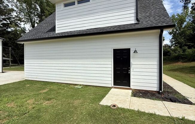 STUDIO APARTMENT PRE-LEASING FOR AUGUST 2026!