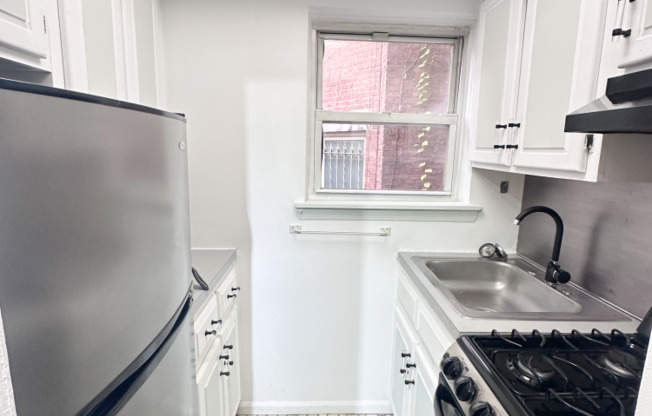 Studio, 1 bath, 400 sqft, $2,700, Unit 4C