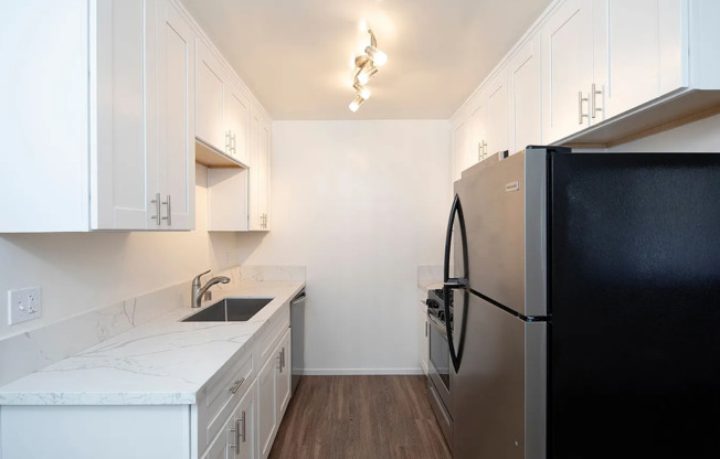 Thomas Ave, 925