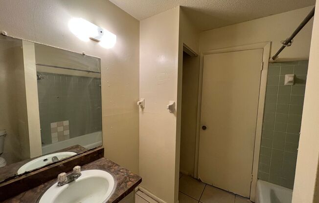 2 beds, 1 bath, $1,600