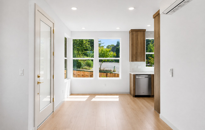 L0676 - SE Morrison Triplex