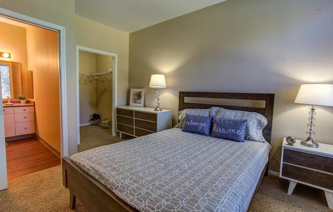 Large Bedroom at Commons at Verandas in Tanasbourne Apartments, Hillsboro, 97124