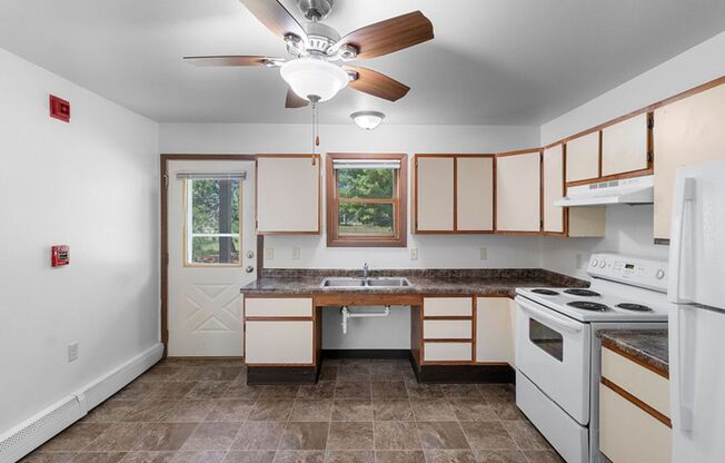 2 beds, 1 bath, 900 sqft, $1,045, Unit 2950