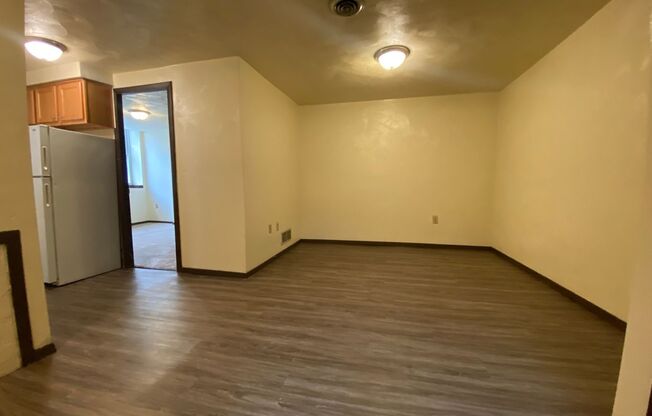 Large 3 Bedroom Apartment on Bates Street! Great for Pitt Students! Call Today!