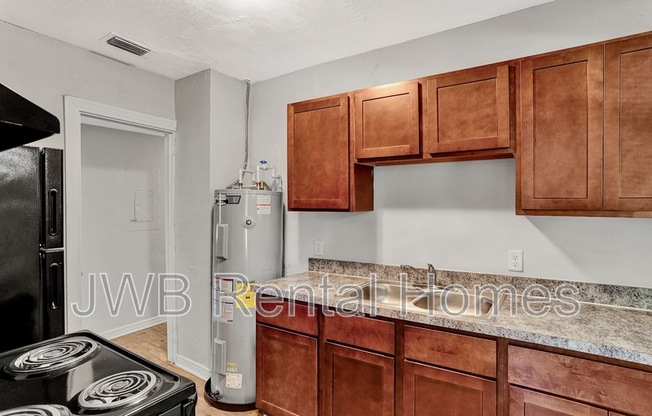 578 58 ST E