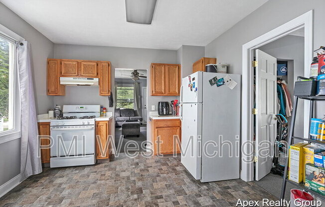 1530 QUARRY AVE NW