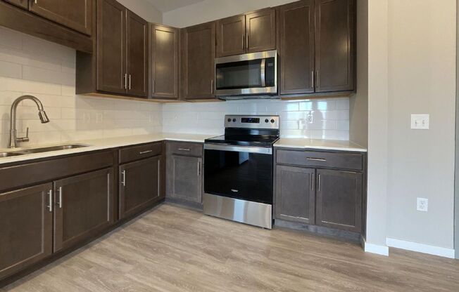 3 beds, 2 baths, 1,250 sqft, $2,599, Unit 4 - 327