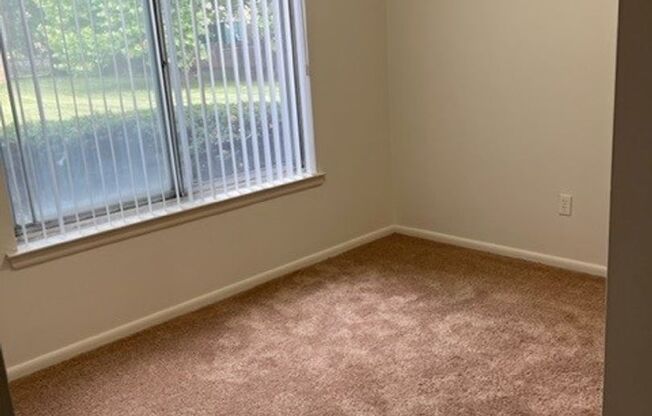 1 bed, 1 bath, 715 sqft, $1,575, Unit 00 - U- 2