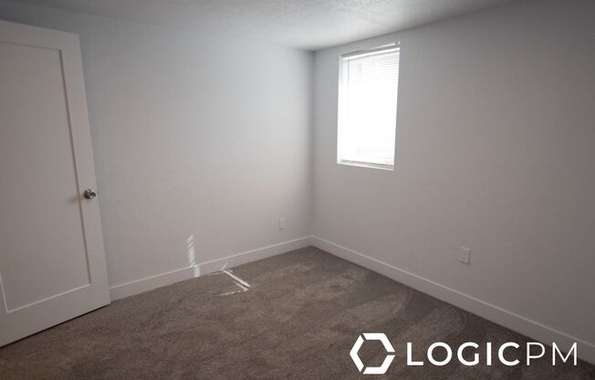 2 beds, 1 bath, 998 sqft, $1,350