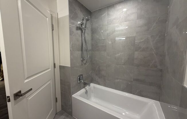 1 bed, 1 bath, 681 sqft, $2,425, Unit 952-303