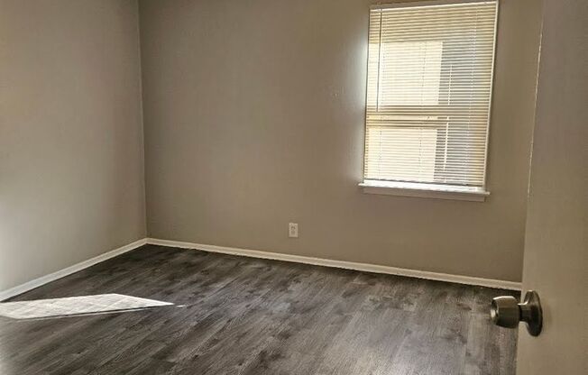 3 beds, 1 bath, $1,150