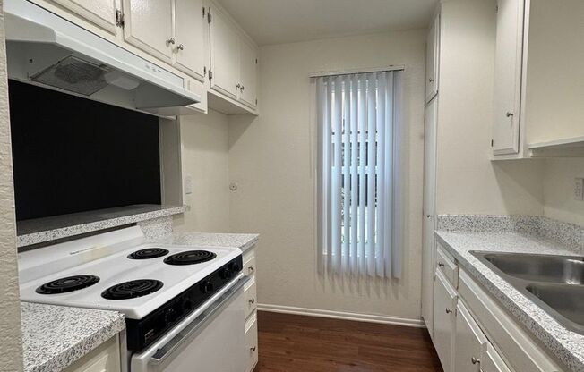 Studio, 1 bath, 503 sqft, $1,920, Unit 31