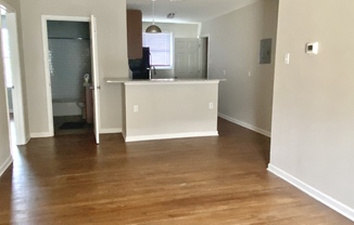 2br apt almost on LSU campus, incl appliances & parking