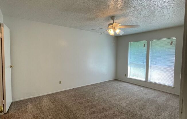 2 beds, 2 baths, 902 sqft, $1,004, Unit 240