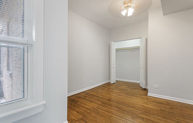 3 beds, 1 bath, 632 sqft, $2,350, Unit 1456-208
