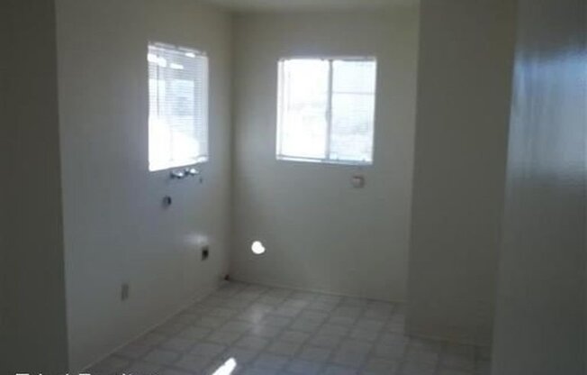 3 beds, 2 baths, $1,400