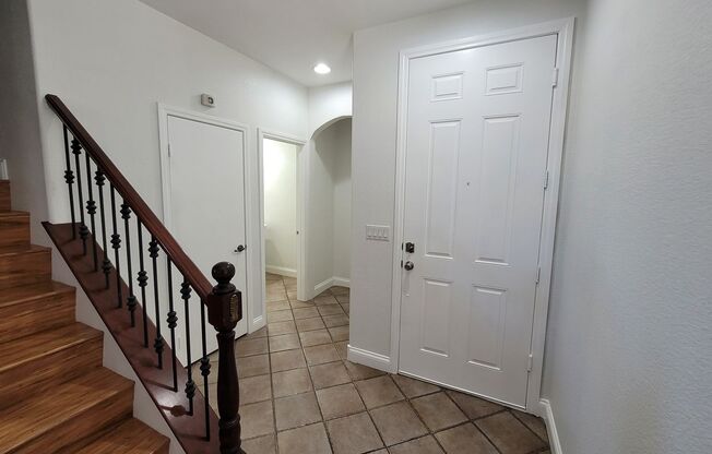 3 beds, 2.5 baths, $1,995