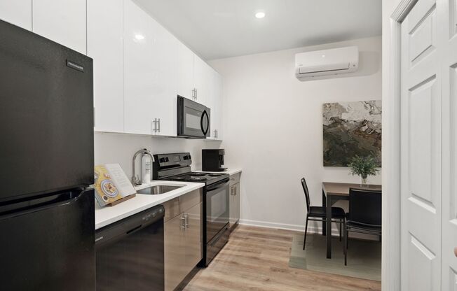 3 beds, 2 baths, 875 sqft, $1,450, Unit Unit 104