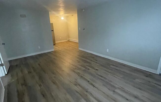 2 beds, 1 bath, $1,100, Unit C7