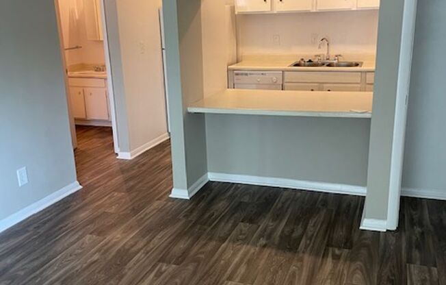 1 bed, 1 bath, 672 sqft, $1,300, Unit 2298-06